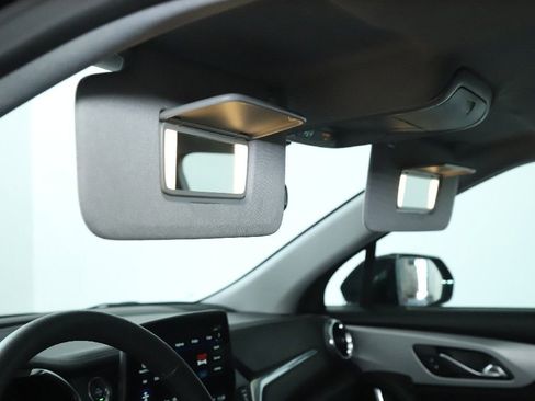 Used 2025 Chevrolet Blazer LT FWD image 19