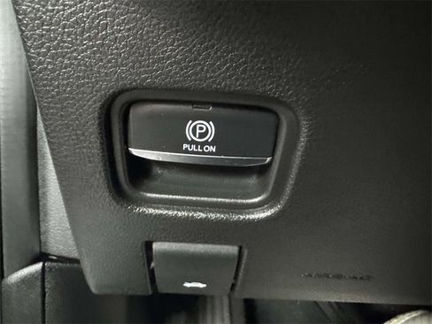 Used 2023 Jeep Grand Cherokee L Laredo image 30