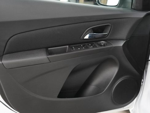 Used 2016 Chevrolet Cruze LT FWD image 17