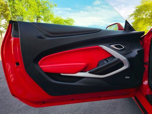 Used 2016 Chevrolet Camaro SS image 15