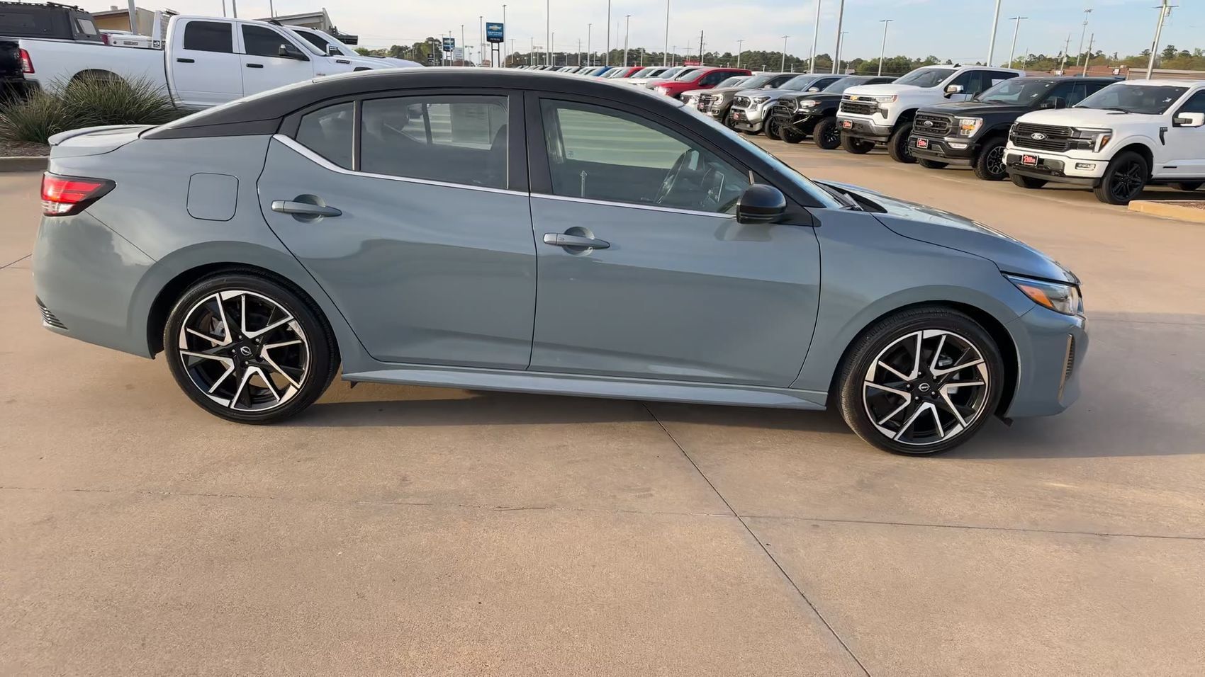 Used 2024 Nissan Sentra SR w/ Trunk Package FWD image 2