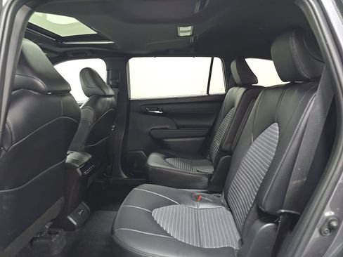 Used 2024 Toyota Highlander XSE AWD/4WD image 4