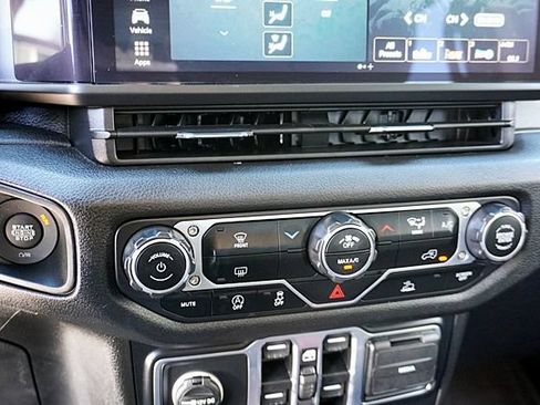 Used 2024 Jeep Wrangler Unlimited Sport AWD/4WD image 29