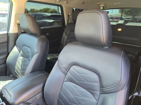 Used 2024 Nissan Pathfinder Platinum image 9