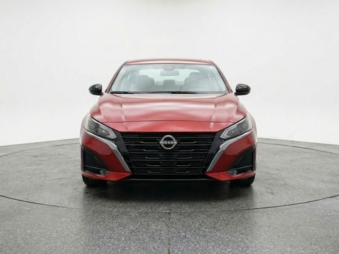 Used 2025 Nissan Altima 2.5 SV image 2