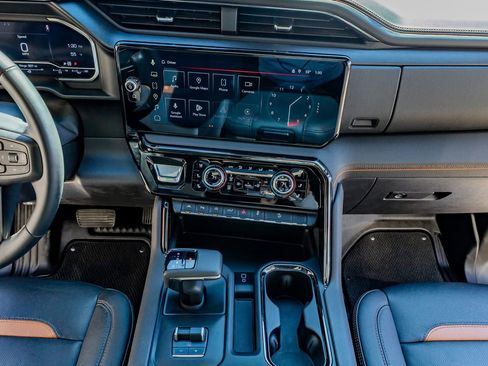 Used 2024 GMC Sierra 1500 AT4 w/ Technology Package image 21