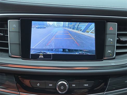 Used 2024 Buick Enclave Essence image 27