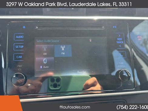 Used 2018 Toyota Corolla LE FWD image 48