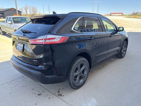 Used 2022 Ford Edge SEL w/ Sport Appearance Package image 4