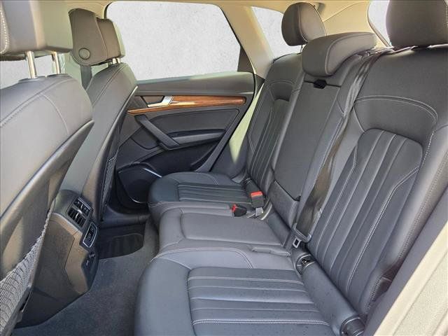 Used 2022 Audi Q5 2.0T Premium w/ Convenience Package AWD/4WD image 17