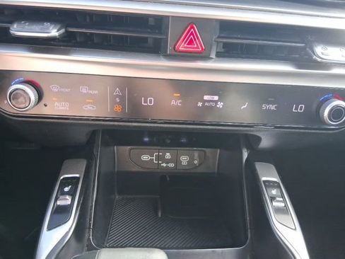 Used 2024 Kia Sorento S image 25