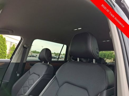 Used 2025 Volkswagen Atlas SE AWD/4WD image 13