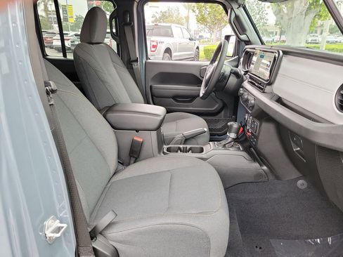 New 2026 Jeep Gladiator Willys AWD/4WD image 17