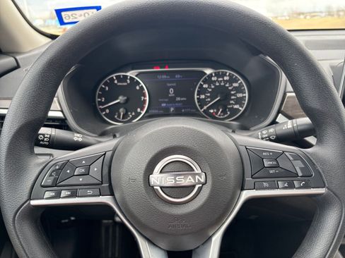 Used 2025 Nissan Altima 2.5 SV FWD image 28
