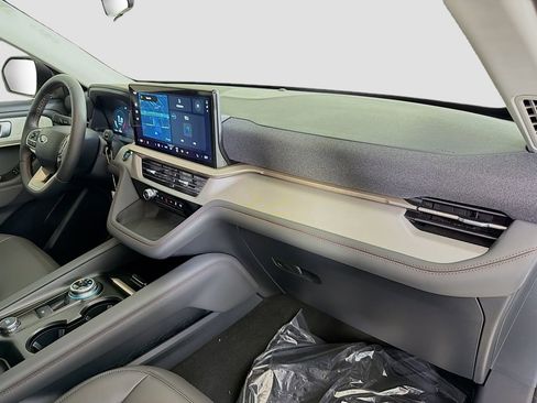 New 2025 Ford Explorer Active w/ Active Comfort Package image 30