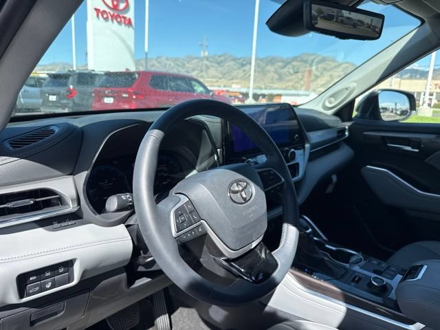 Used 2026 Toyota Highlander Platinum AWD/4WD image 12