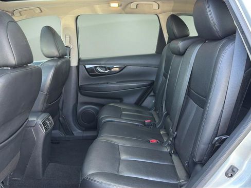 Used 2019 Nissan Rogue SL w/ Premium Package image 15