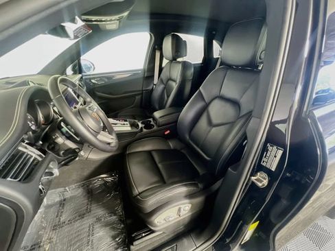 Used 2024 Porsche Macan AWD/4WD image 10
