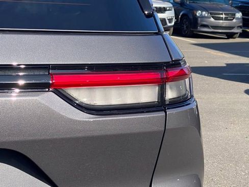 New 2025 Jeep Grand Cherokee Altitude image 16