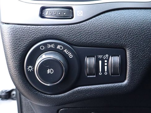 Used 2022 Jeep Cherokee Latitude Lux image 16