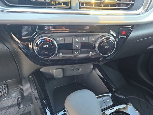 New 2026 Chevrolet Trax LT w/ LT Convenience Package FWD image 24