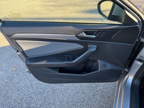 Used 2025 Volkswagen Jetta SE image 18