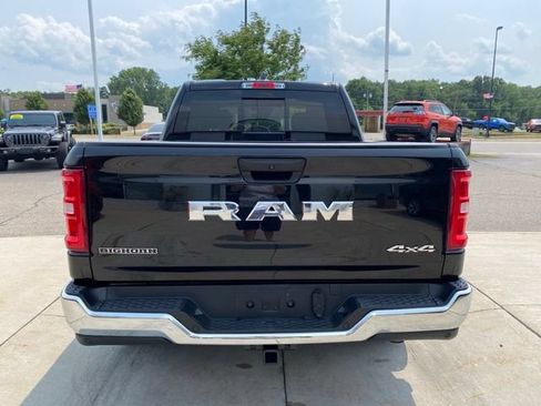 Used 2025 RAM 1500 Big Horn AWD/4WD image 4