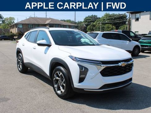 Used 2024 Chevrolet Trax LT w/ Driver Confidence Package FWD image 2