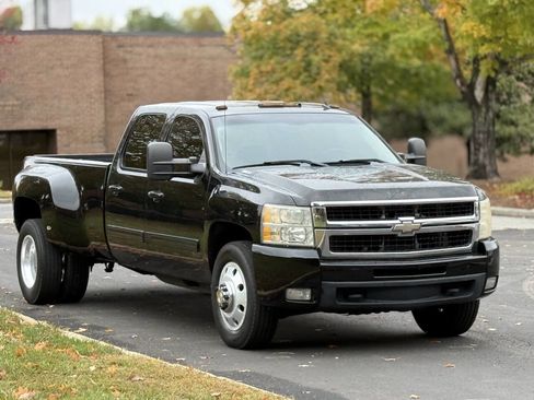 Used 2009 Chevrolet Silverado 3500 LTZ w/ LTZ Plus Package image 3