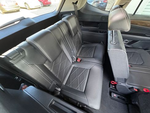 Used 2025 Volkswagen Atlas SE image 29