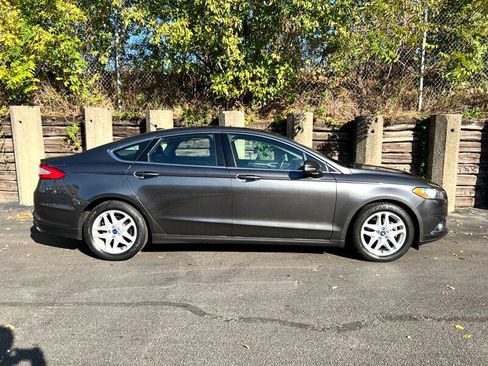 Used 2015 Ford Fusion SE w/ Equipment Group 202A image 8