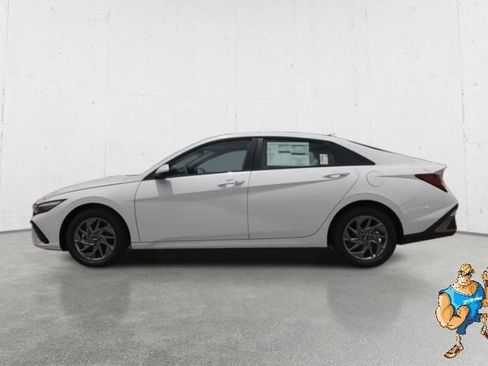 Certified 2025 Hyundai Elantra Blue image 6