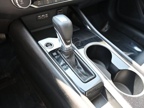 Used 2024 Nissan Altima 2.5 SV FWD image 25