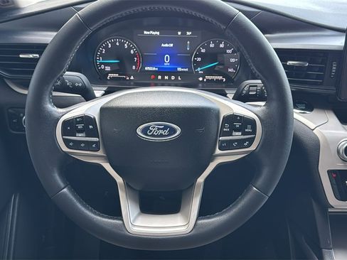 Certified 2023 Ford Explorer XLT image 10