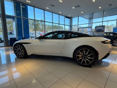 Used 2023 Aston Martin DB11 Coupe RWD image 3