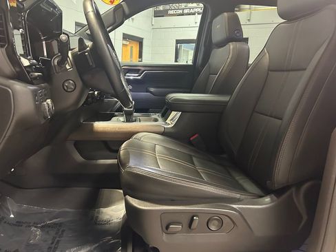 Used 2024 Chevrolet Silverado 1500 High Country w/ Technology Package AWD/4WD image 14