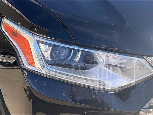 Used 2020 Chevrolet Traverse LS image 32