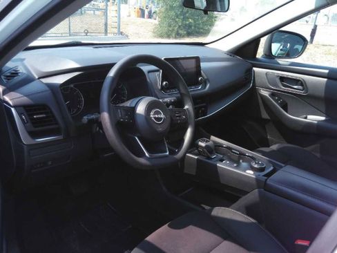 Used 2024 Nissan Rogue S AWD/4WD image 11