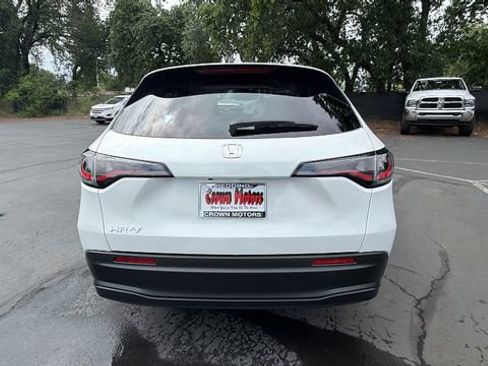 New 2026 Honda HR-V LX image 5