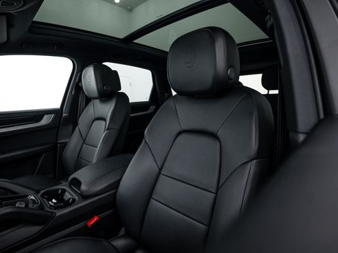 Certified 2025 Porsche Cayenne image 21
