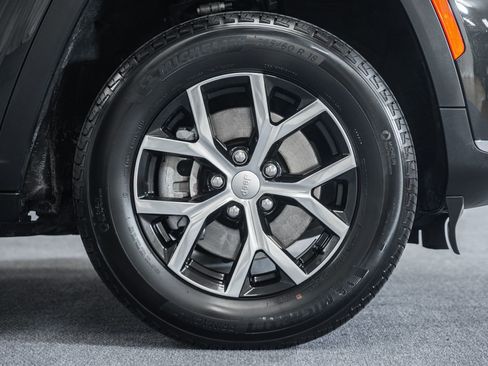 Used 2024 Jeep Grand Cherokee L Limited image 23