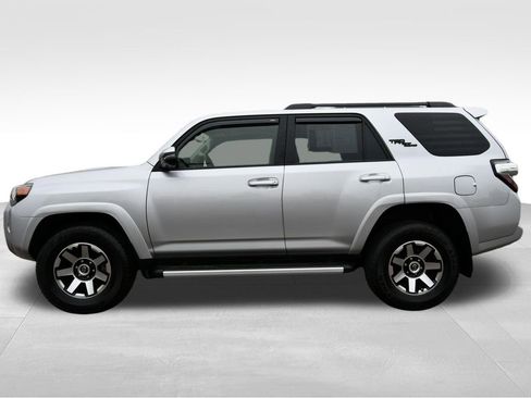 Used 2023 Toyota 4Runner TRD Off-Road Premium w/ Off Road Premium Plus Package AWD/4WD image 4