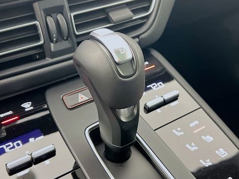 New 2026 Porsche Macan image 19