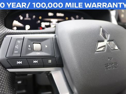 Used 2025 Mitsubishi Outlander AWD image 32
