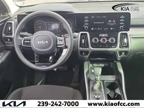 Certified 2022 Kia Sorento LX image 17