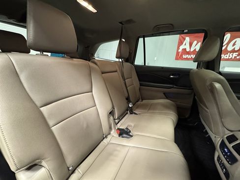 Used 2017 Honda Pilot Touring image 15