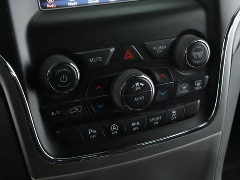 Used 2020 Jeep Grand Cherokee Laredo AWD/4WD image 13
