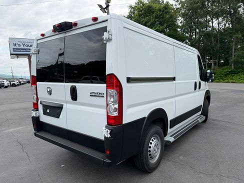 Used 2025 RAM ProMaster 2500 w/ U-Haul Equipment Group FWD image 12