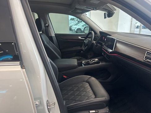 Used 2025 Volkswagen Atlas SEL Premium R-Line AWD/4WD image 11