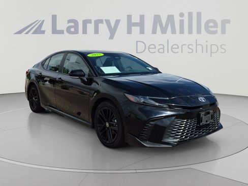 Certified 2025 Toyota Camry SE FWD image 7